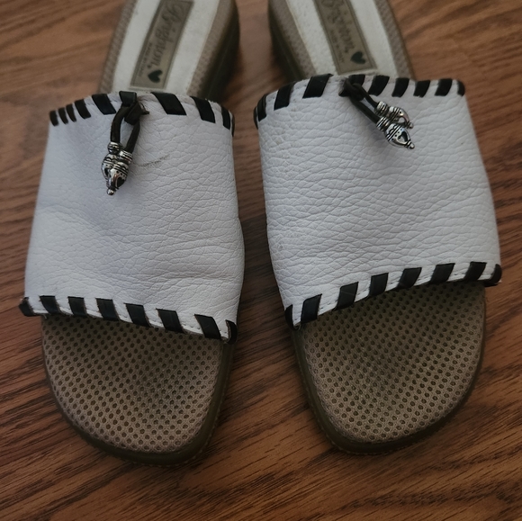 BRIGHTON Venice White Leather Slides W/Black Trim Sandals Italy Size 7.5 - Picture 2 of 5